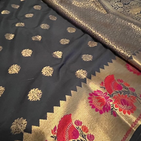 Gray Silk Designer Saree in with Weaving work - Picture 3 of 9